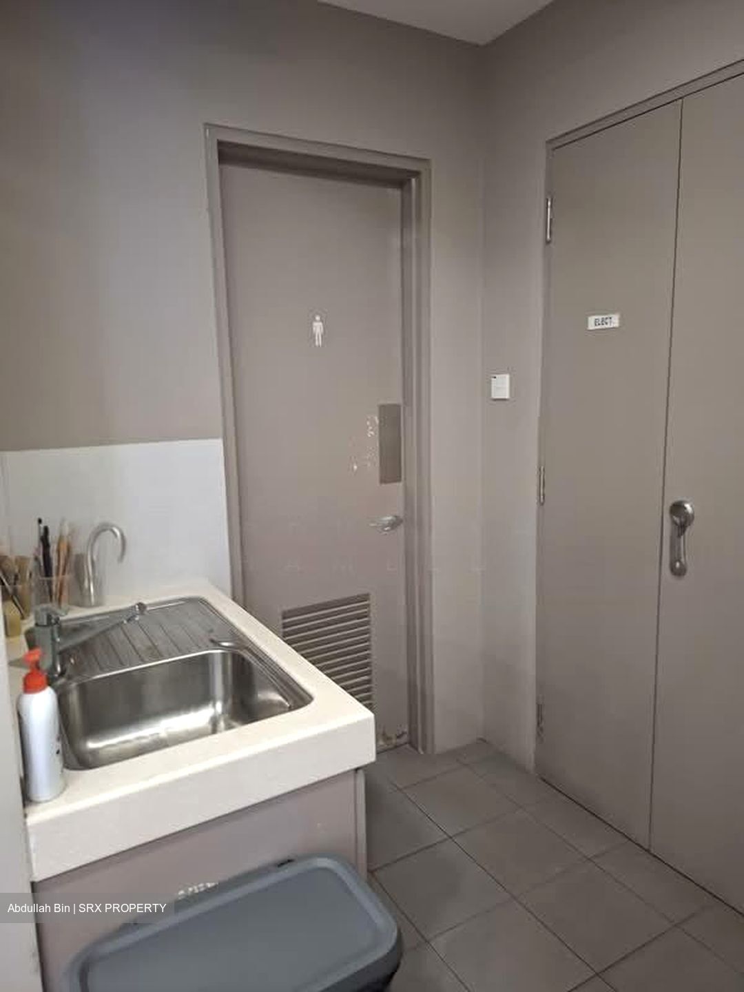 Carpenter Street (D1), Office #569588051